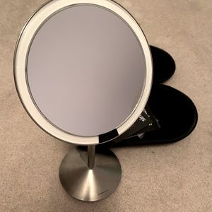 Simple Human Light up Mirror